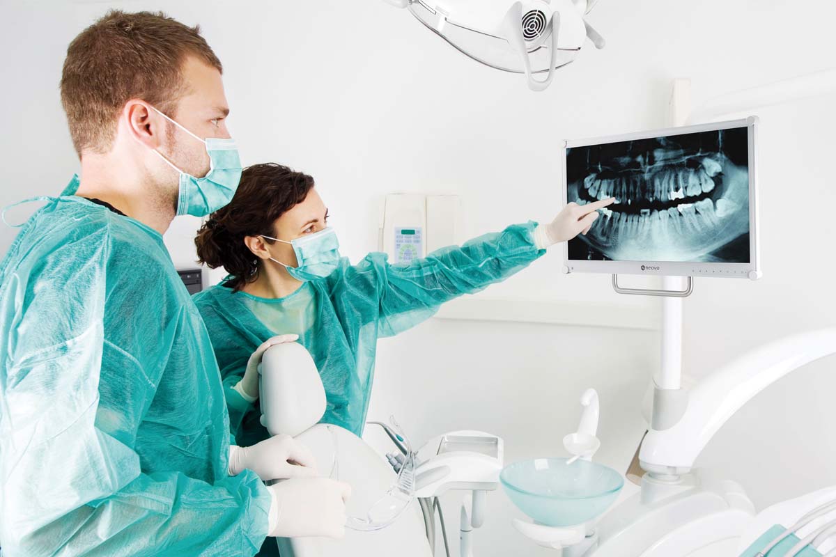 DR-17E dental monitor provides great mobility.
