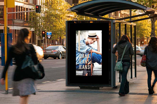 AG Neovo's Open frame display is placed in the bus stop.