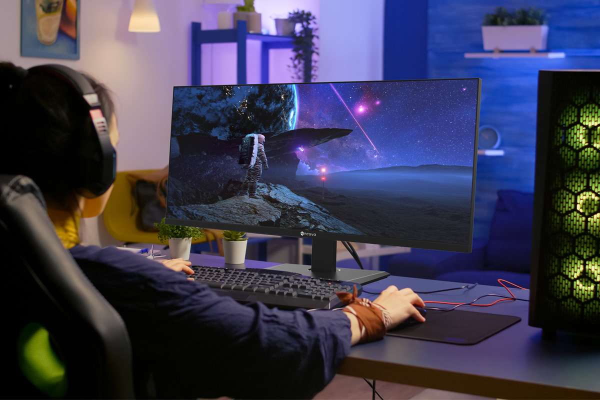 DW-Series USB-C Monitor delivers exciting gaming enjoyment