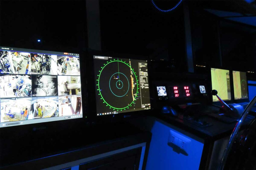 義大利漁船使用 AG Neovo 商用級監視螢幕實景